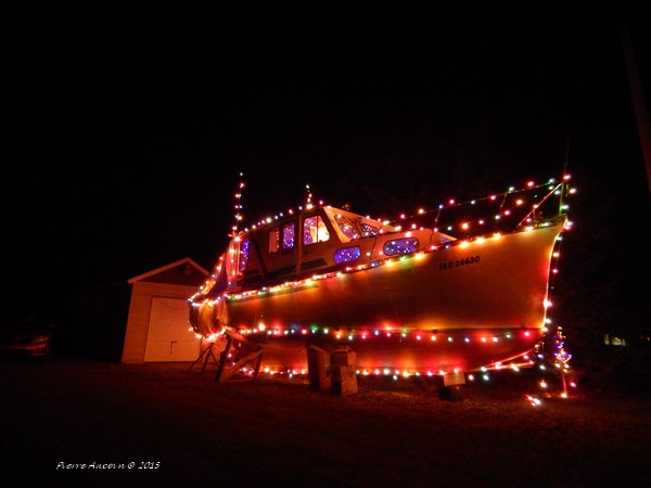 Décoration De Noël Shoeless Joe - Bateau Lumineux Père Noël - Métal 12x13 Cm